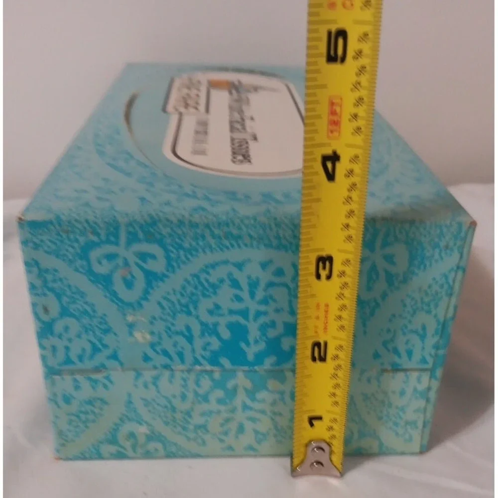 Vtg Fine Fare White Facial Tissues 175 Two Ply Blue Designer Box Nostalgia READ‎